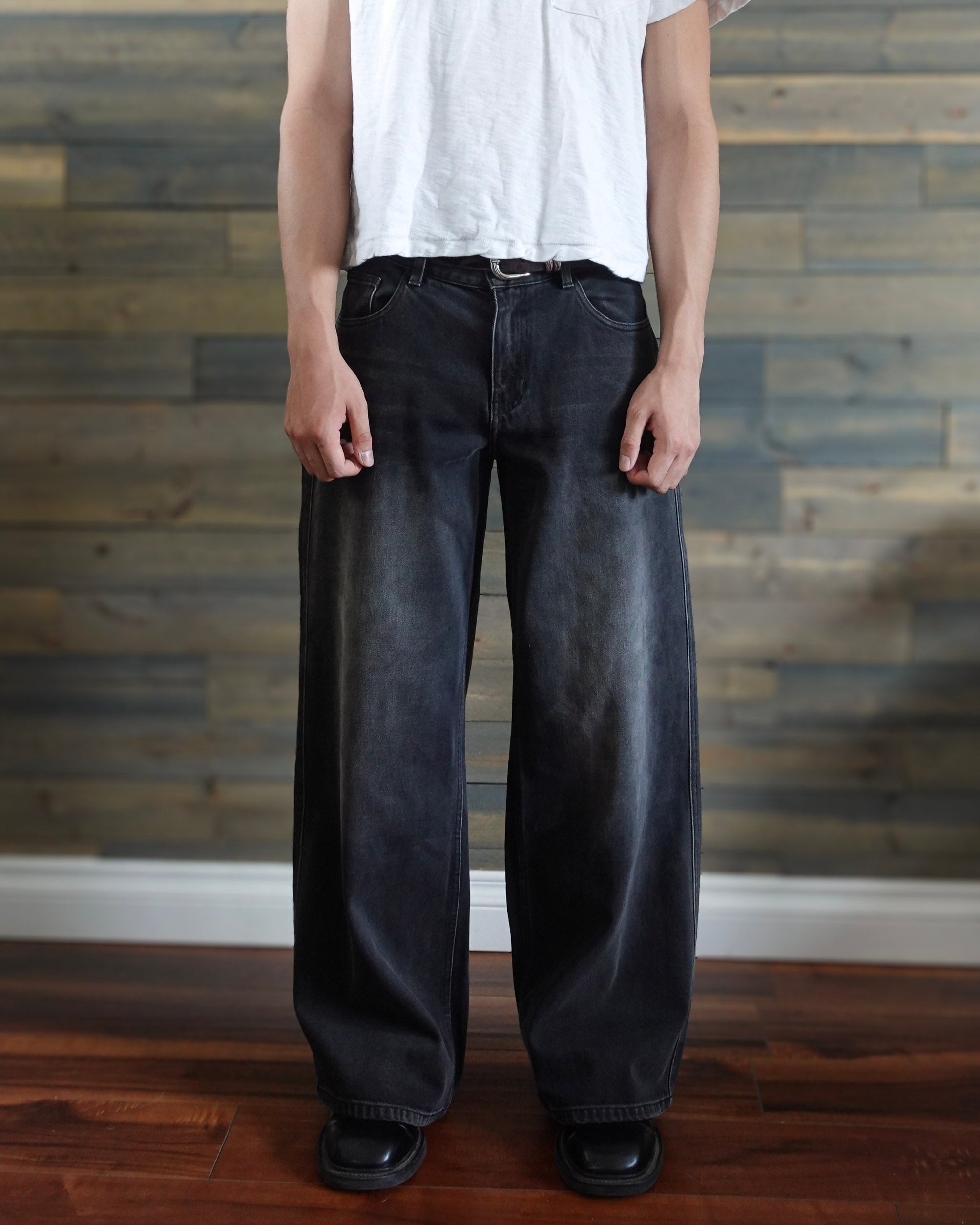 Wide Fit Denim – Lumen